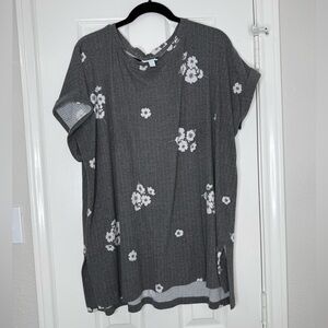 LuLaRoe Leah Gray with white flowers Size 2XL EUC